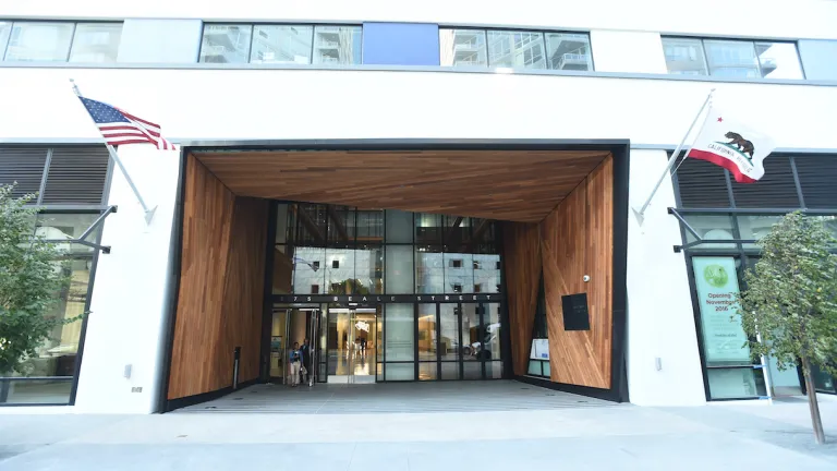 The entrance of 375 Beale Street