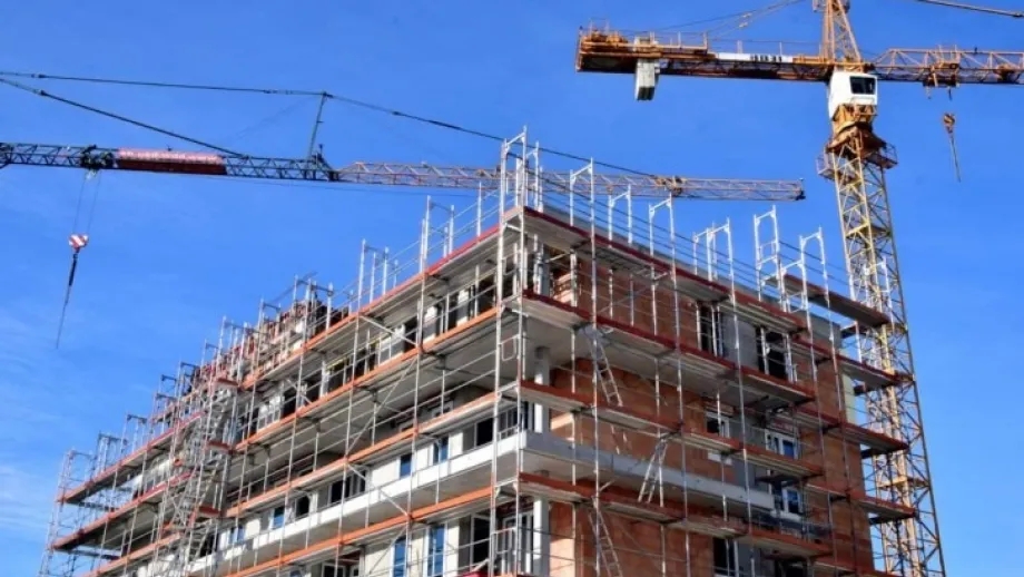 Cranes and Construction on an apartment building